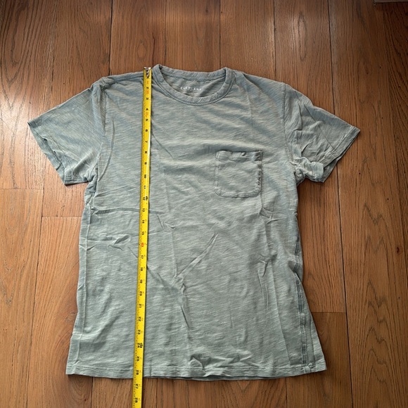EVERLANE Men’s Light Green Heathered Cotton SS Tee - Picture 8 of 8